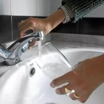 Los beneficios económicos y medioambientales de ahorrar agua en el baño